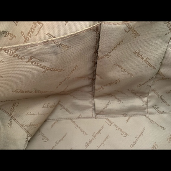 Salvatore Ferragamo yellow speedy bag. - Picture 6 of 6